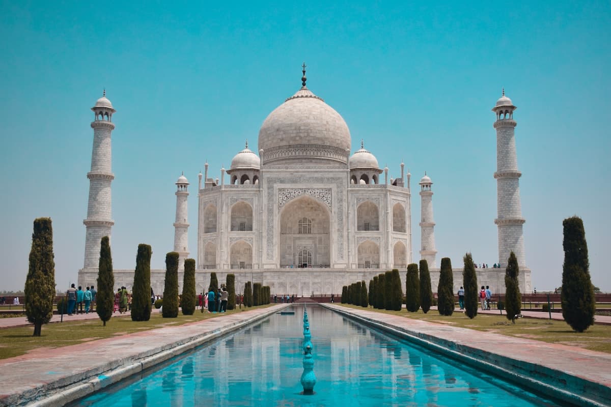 Delhi to Agra by Cab: Tips, Route & What to See Along the Way